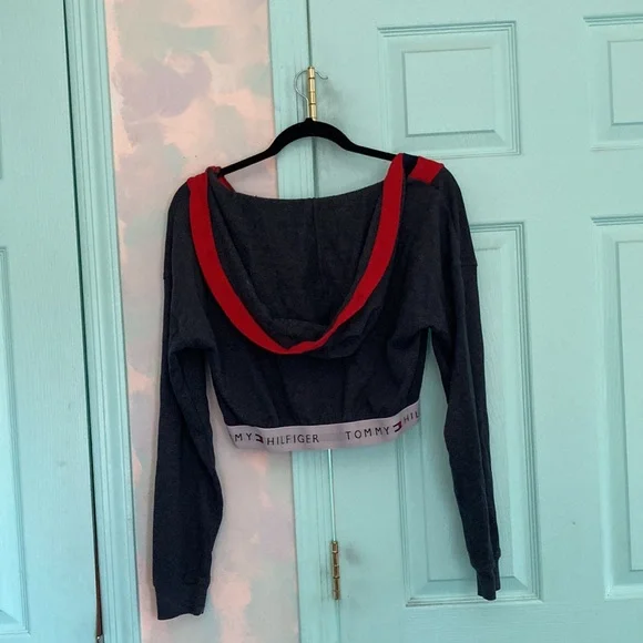 Tommy Hilfiger cropped hooded sweatshirt - Picture 2 of 6